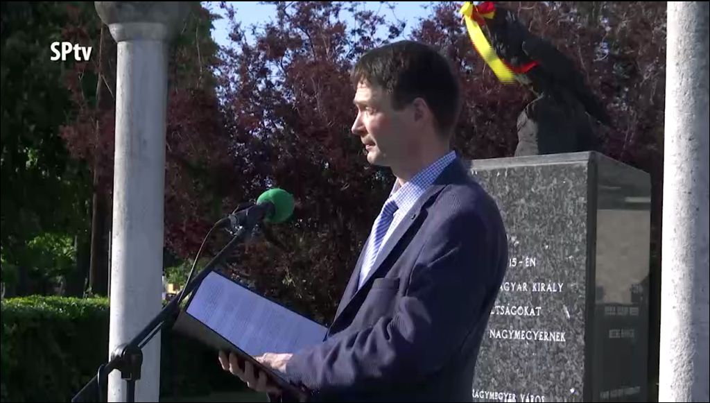 Koszorúzással Kezdődtek A Corvin Napok